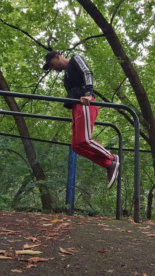 Спорт без затрат: почему турники и брусья — это база