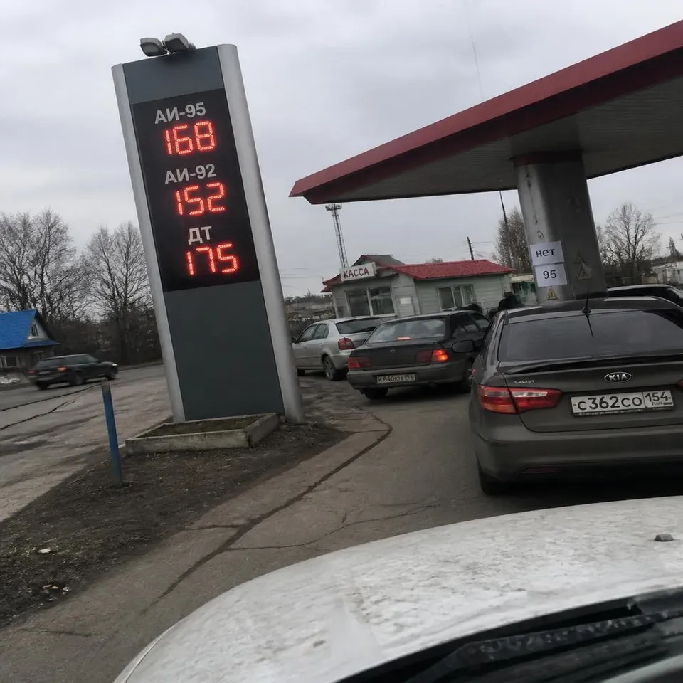 Почему бензин в регионах дорожает быстрее, чем в Москве